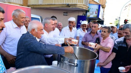 Binlerce vatandaşa aşure ikramı