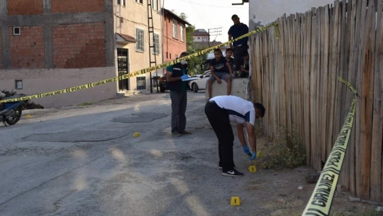 Bir kişiyi silahla yaraladı ardından intihara kalkıştı