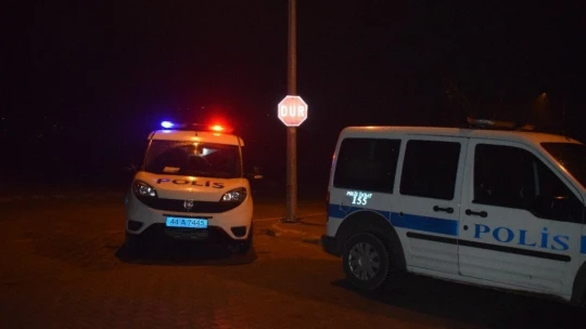 Birbirlerini bıçaklayan çift kurtarılamadı