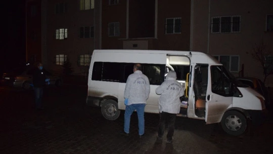 Birbirlerini bıçaklayan çift kurtarılamadı