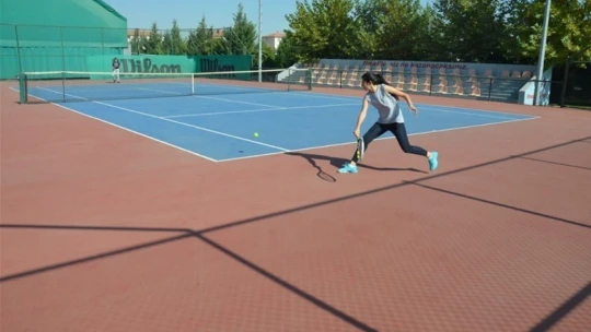 Bölge Tenis turnuvası çekişmeli geçti