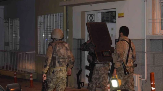 Boşanma aşamasındaki eşi ve çocuklarına korku dolu anlar yaşattı