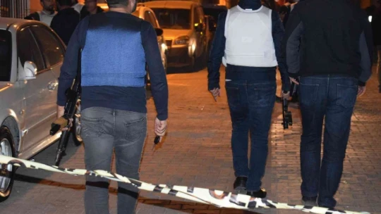 Boşanma aşamasındaki eşi ve çocuklarına korku dolu anlar yaşattı