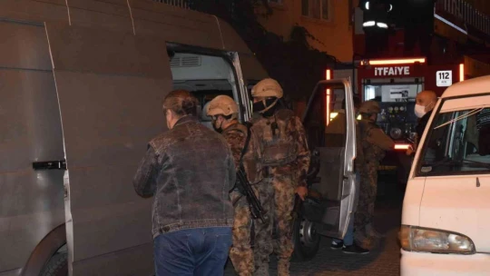Boşanma aşamasındaki eşi ve çocuklarına korku dolu anlar yaşattı