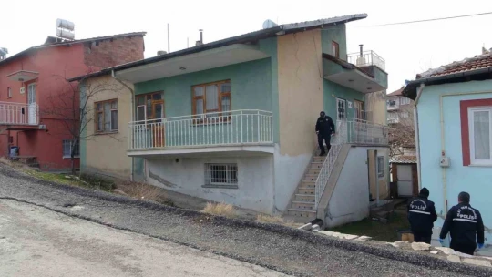 Boşanma aşamasındaki eşinin evini bastı: 2 yaralı