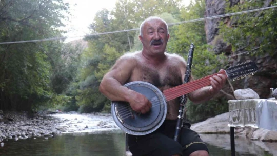 Bu da cümbüşlü klarnetli Tarzan