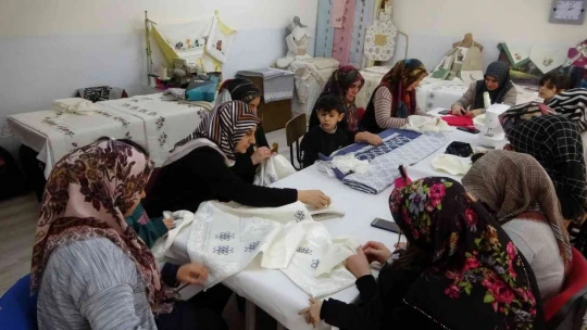Bu okulda ders zili hem öğrenci hem veliler için çalıyor