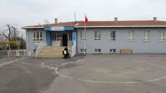 Bu okulda ders zili hem öğrenci hem veliler için çalıyor