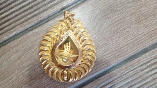 Bulduğu altın tuğrayı sahibine teslim etti