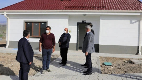Bulutlu'daki deprem evlerinin geçici kabulü yapıldı