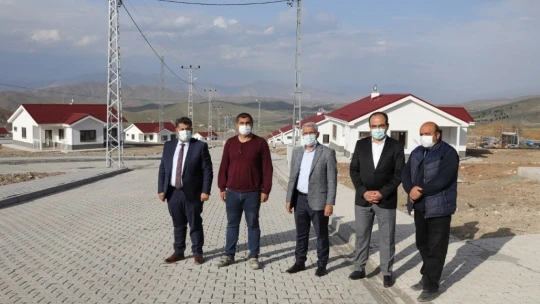 Bulutlu'daki deprem evlerinin geçici kabulü yapıldı