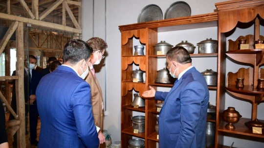 Büyükelçi Landrut kent müzesini gezdi