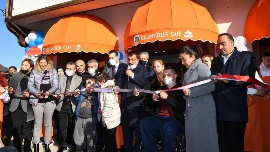 Büyükşehir Belediyesi Gülen Yüzler Kafesi hizmete girdi