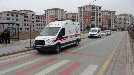 Çakmak üzerine kurduğu jiletli düzenek ile kendini yaraladı