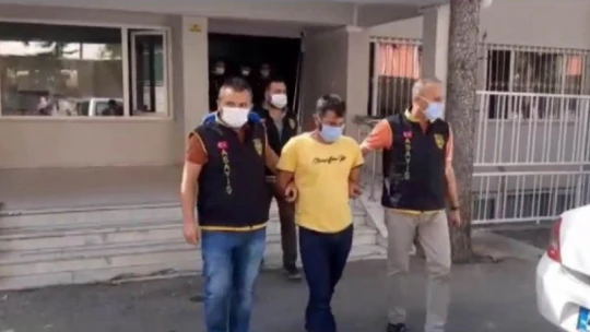 Çaldıkları altınları bozdurup dolara çevirmişler