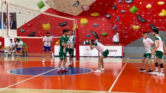 Çamlıca Voleybol, galibiyetle başladı
