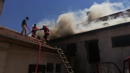 Çatı yangını korkuttu