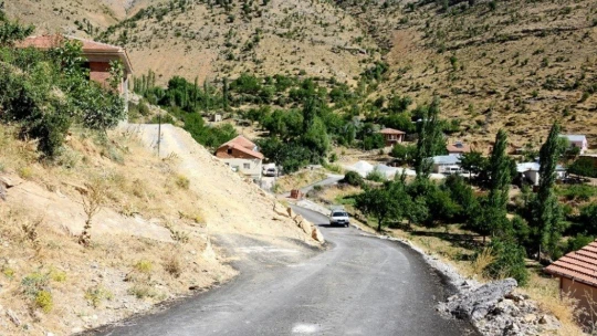 Çelikhan grup yoluasfaltlanıyor