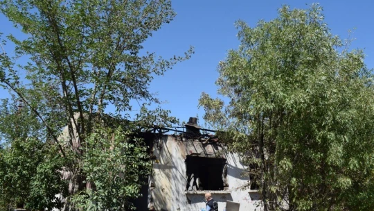 Çıkardığı yangında söndürme çalışmalarını izlerken yakalandı