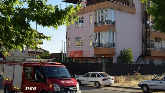 Çıktığı çatıdan kendi indi, arkadaşını çıkardı