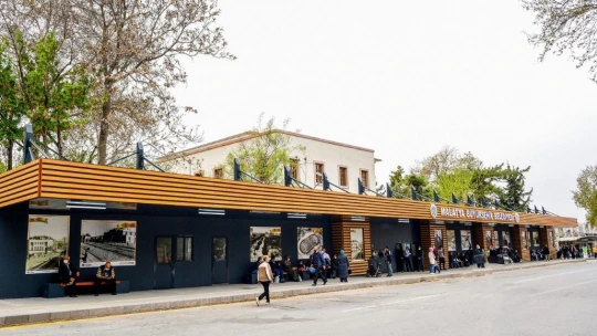 Çilesiz otobüs durağı yenilenerek hizmete sunuldu