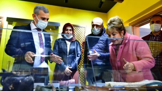 Çınar, 'kayısı çiçeği şenliği' davetlilerini Çırmıhtı'da ağırladı