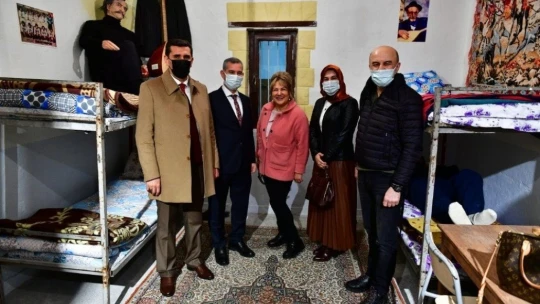 Çınar, 'kayısı çiçeği şenliği' davetlilerini Çırmıhtı'da ağırladı