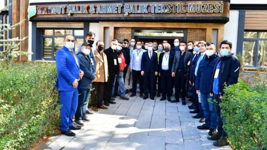Çınar, 'kayısı çiçeği şenliği' davetlilerini Çırmıhtı'da ağırladı