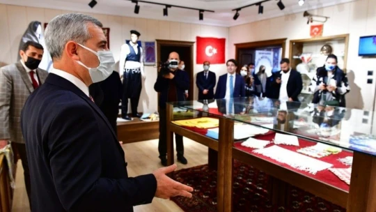 Çınar, 'kayısı çiçeği şenliği' davetlilerini Çırmıhtı'da ağırladı