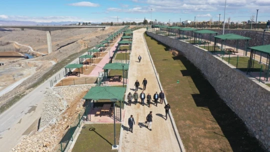 Çınar, Beylerderesi şehir parkındaki çalışmaları inceledi