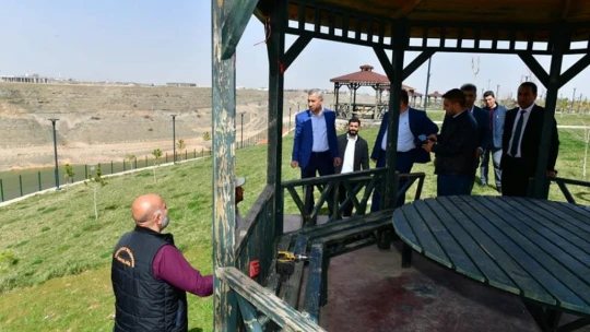 Çınar, Beylerderesi şehir parkındaki çalışmaları inceledi