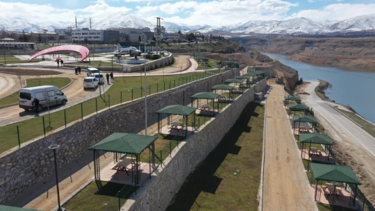 Çınar, Beylerderesi şehir parkındaki çalışmaları inceledi