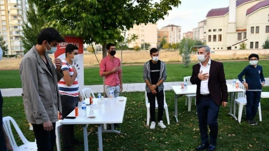 Çınar, bilgi evinde gençlerle bir araya geldi