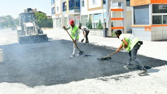 Çınar, Çavuşoğlu Mahallesindeki yol yenileme hizmetlerini inceledi