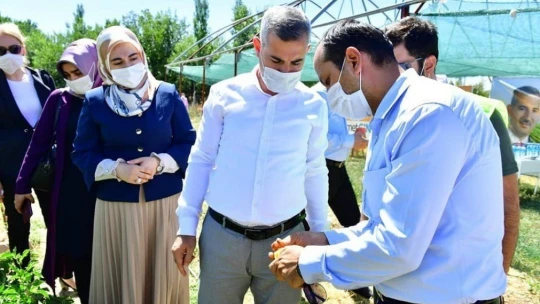 Çınar, kadın girişimcileri sera alanında ağırladı