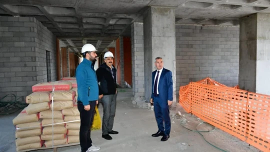 Çınar, yeni belediye binası inşaatını inceledi