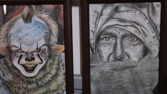 Çizimle başladı, sergi açmak için gün sayıyor