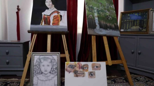 Çizimle başladı, sergi açmak için gün sayıyor