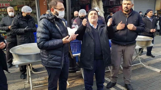 Çocuğu sağlığına kavuşunca 5 bin kişiye yemek dağıttı