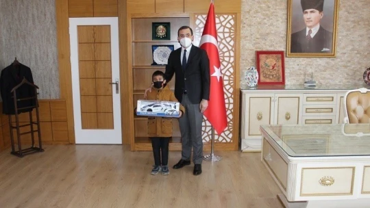Çocuklar kendi oyuncaklarını kendi yapıyor