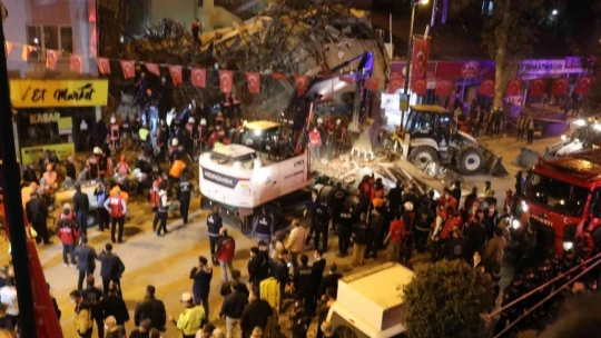 Çöken binada tadilat yaptıran işyeri sahibi gözaltına alındı