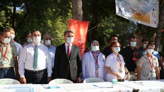 Covid-19'dan korunmanın yolu aşı olmaktan geçiyor