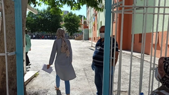 Covid-19 gölgesinde YKS maratonu başladı
