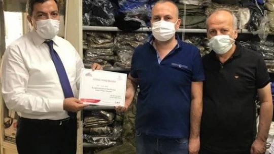 Covid 19 yüksek risk grubundaki Malatya'da esnafa aşı belgesi