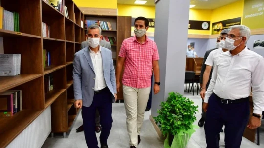 Çukurdere Kitap Kafe törenle hizmete sunuldu