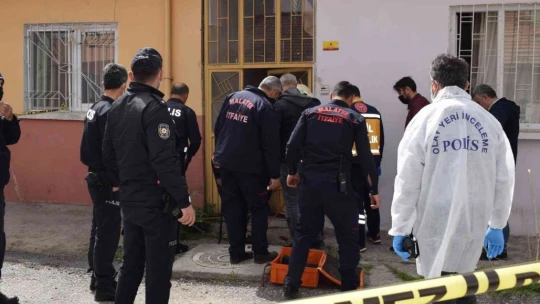 Evde ölü bulundu