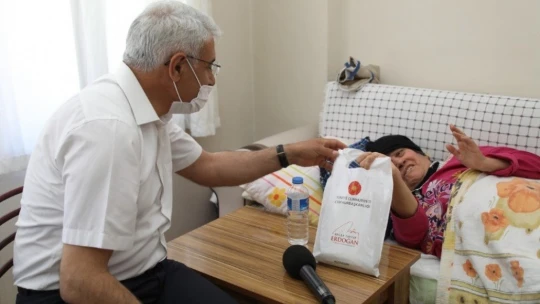 Cumhurbaşkanı Erdoğan'ın emanetini Güder teslim etti