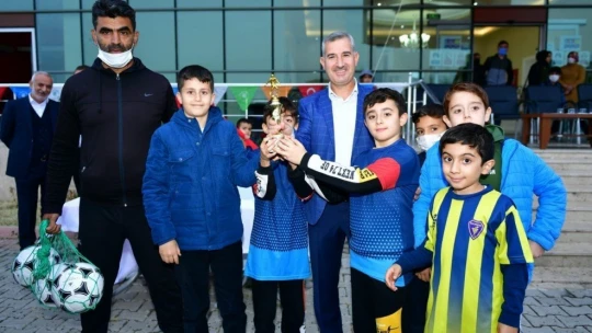 Cumhuriyet Kupası'nda dereceye girenlere ödülleri dağıtıldı