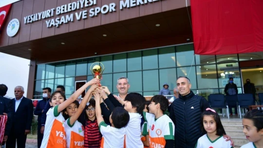 Cumhuriyet Kupası'nda dereceye girenlere ödülleri dağıtıldı