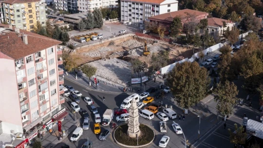 Cumhuriyet meydanında çalışmalar devam ediyor